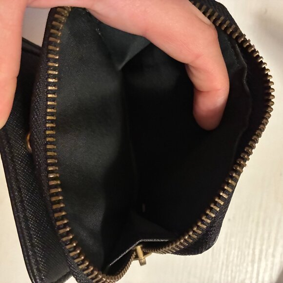 Vintage Black Leather Fossil Wallet with Gold Hardware - Picture 3 of 6